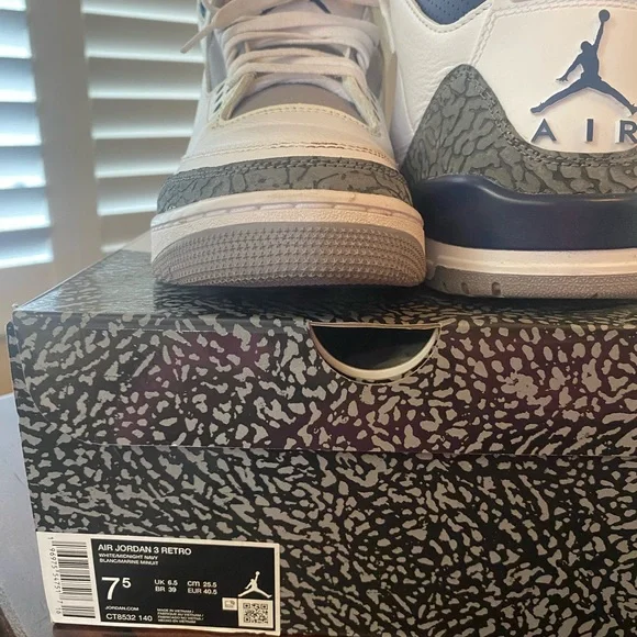 Nike - Picture 10 of 11